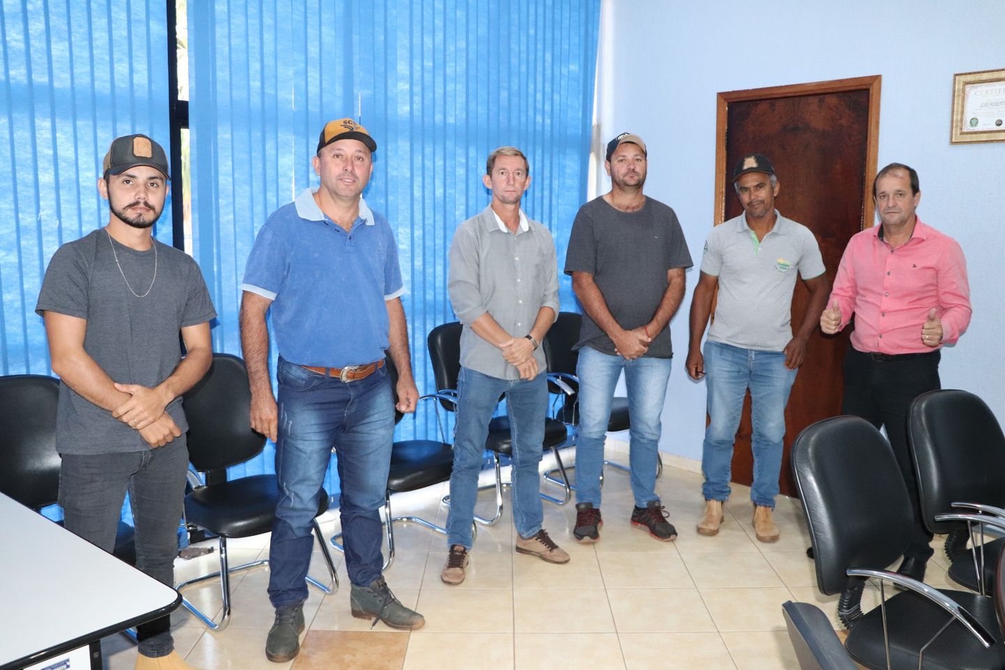 PREFEITO FURLAN RECEBE REPRESENTANTES DO ASSENTAMENTO 8 DE ABRIL!